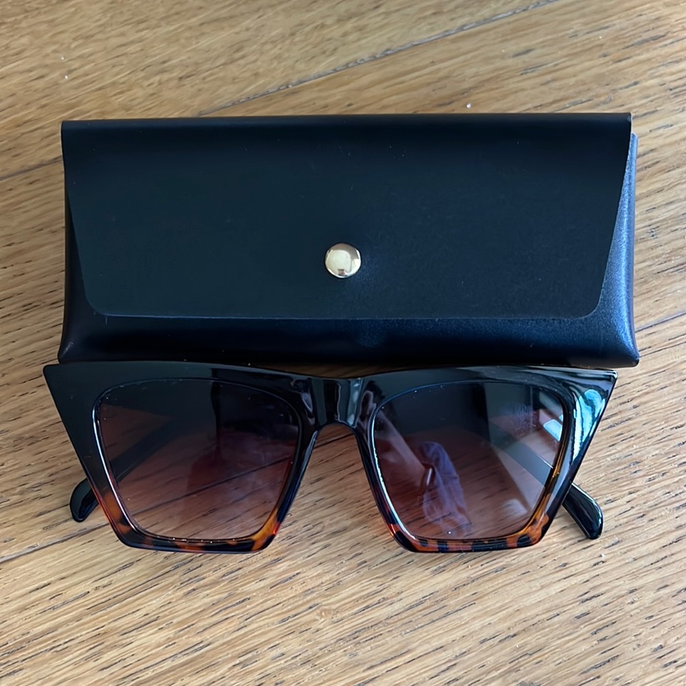 Women’s Sunglasses with Geometric Frame